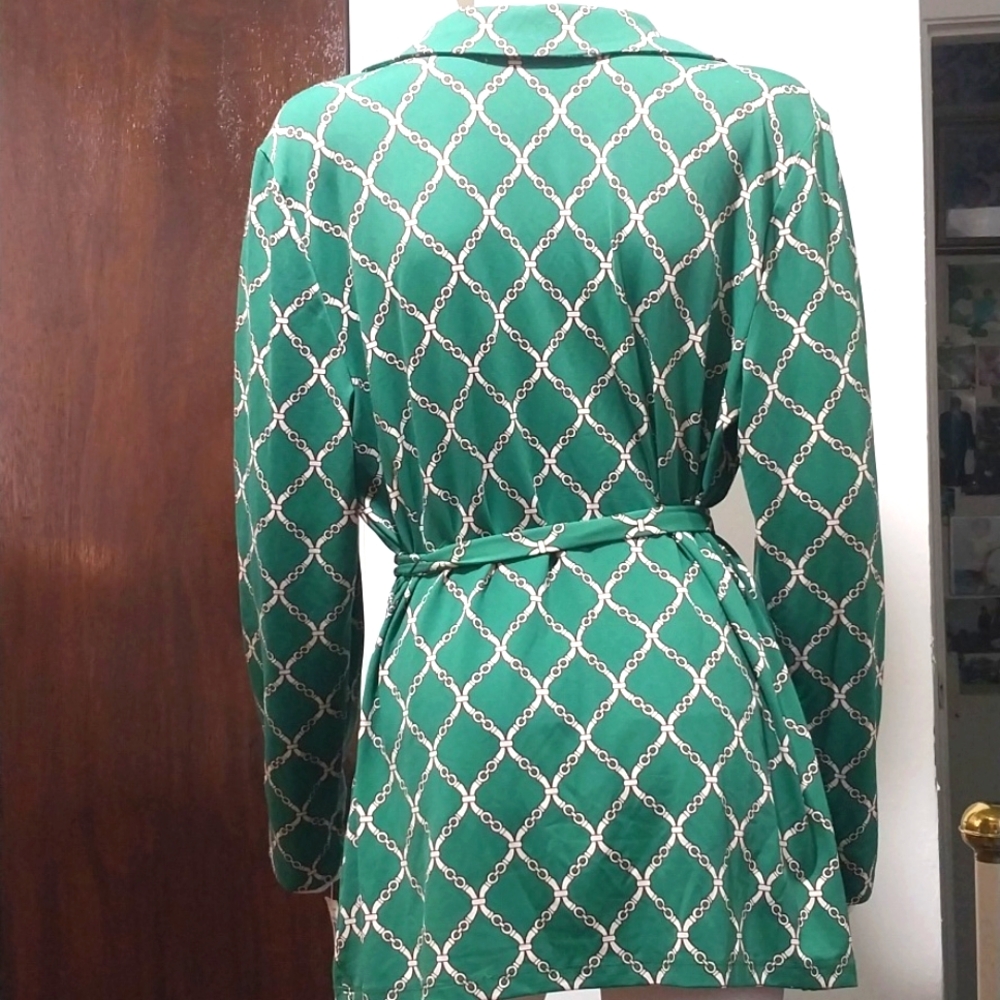 CARTER CLUB WRAP LIKE BLOUSEw/tie Belt. - Picture 2 of 3